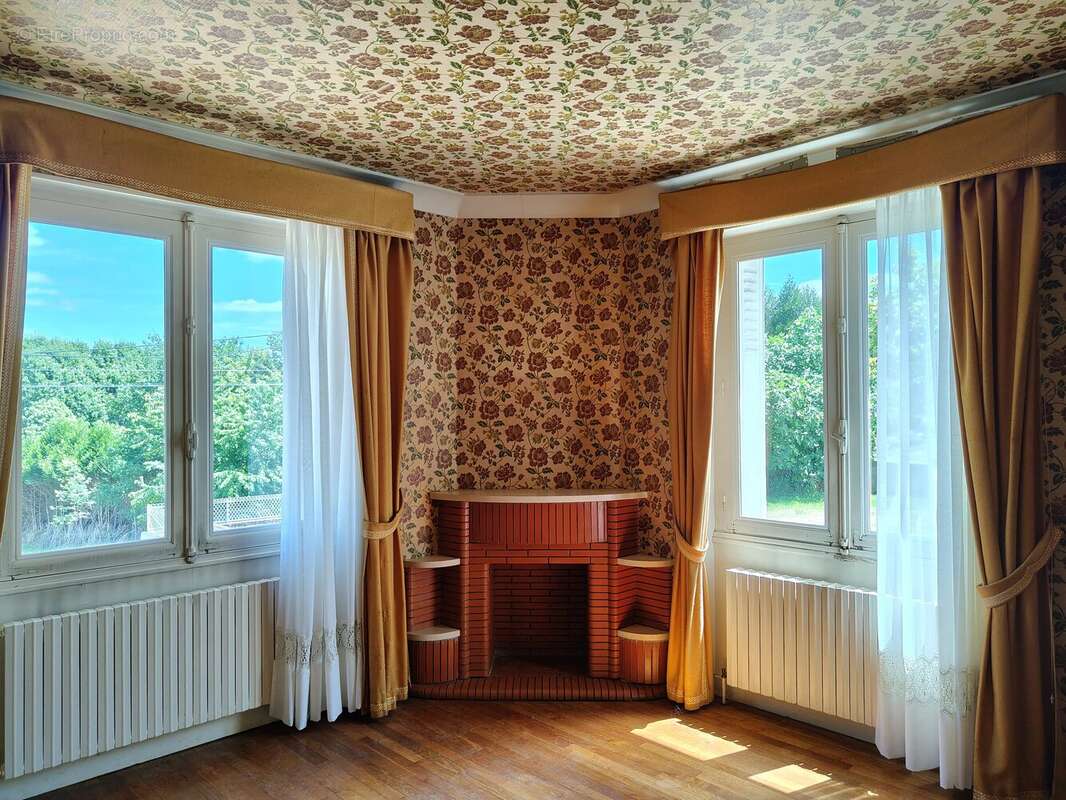Maison à PIEGUT-PLUVIERS