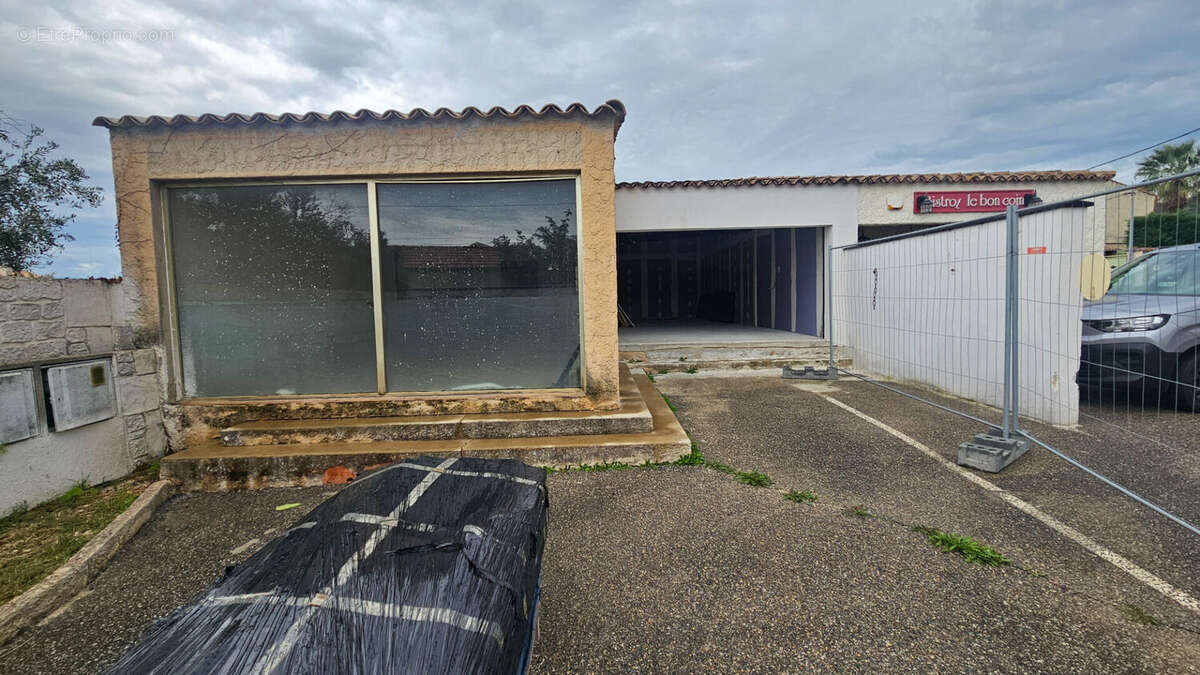 Commerce à CHATEAUNEUF-LES-MARTIGUES