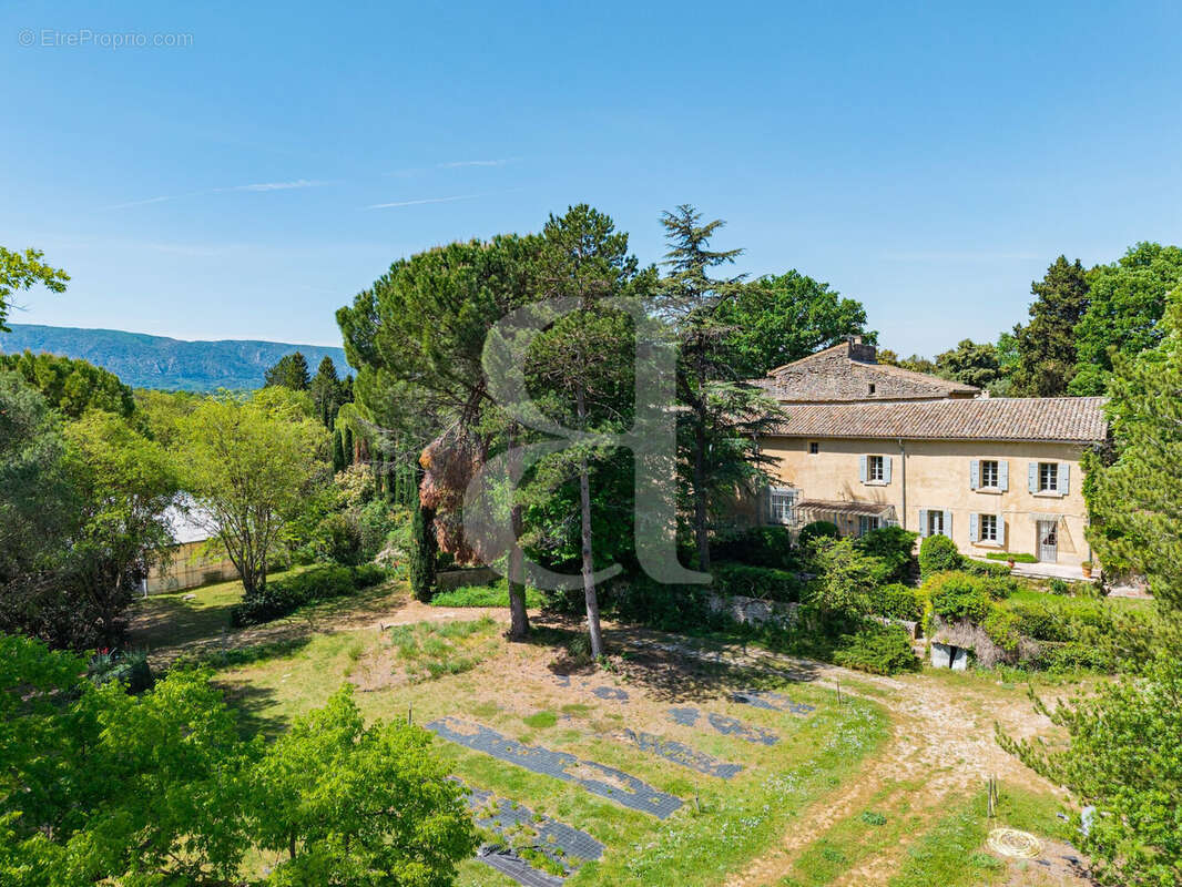 Maison à GORDES