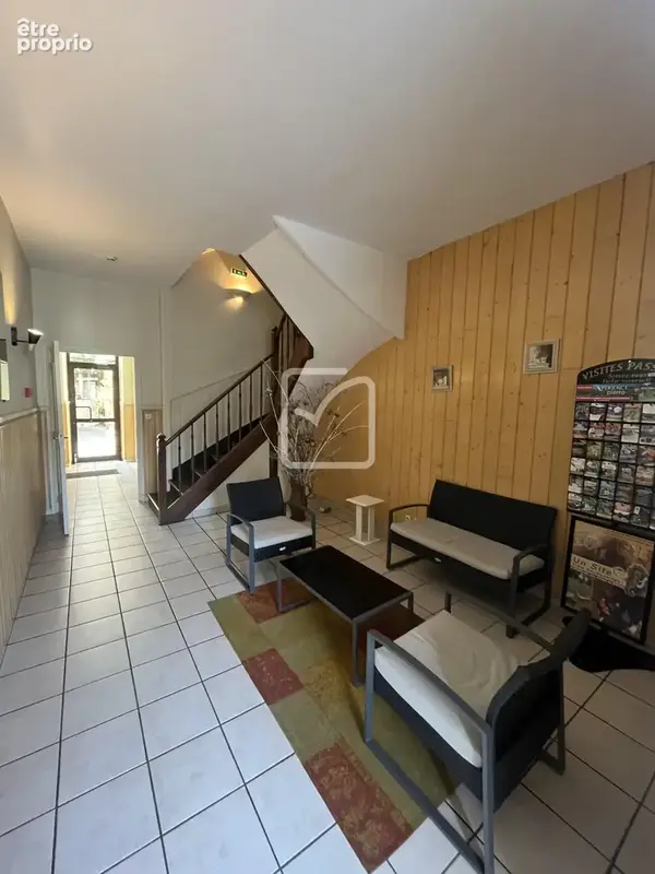 Ensemble immobilier de 799 m2 : Hôtel 2 étoiles, bar et restaurant - photo 11