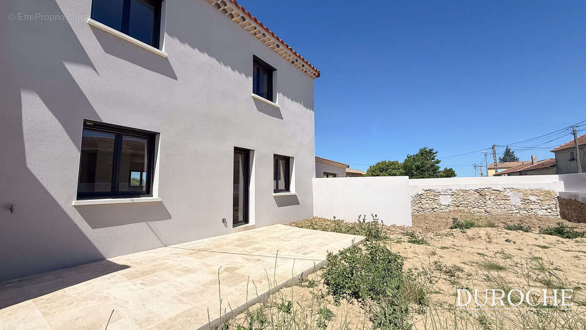 Maison à CAMARET-SUR-AIGUES
