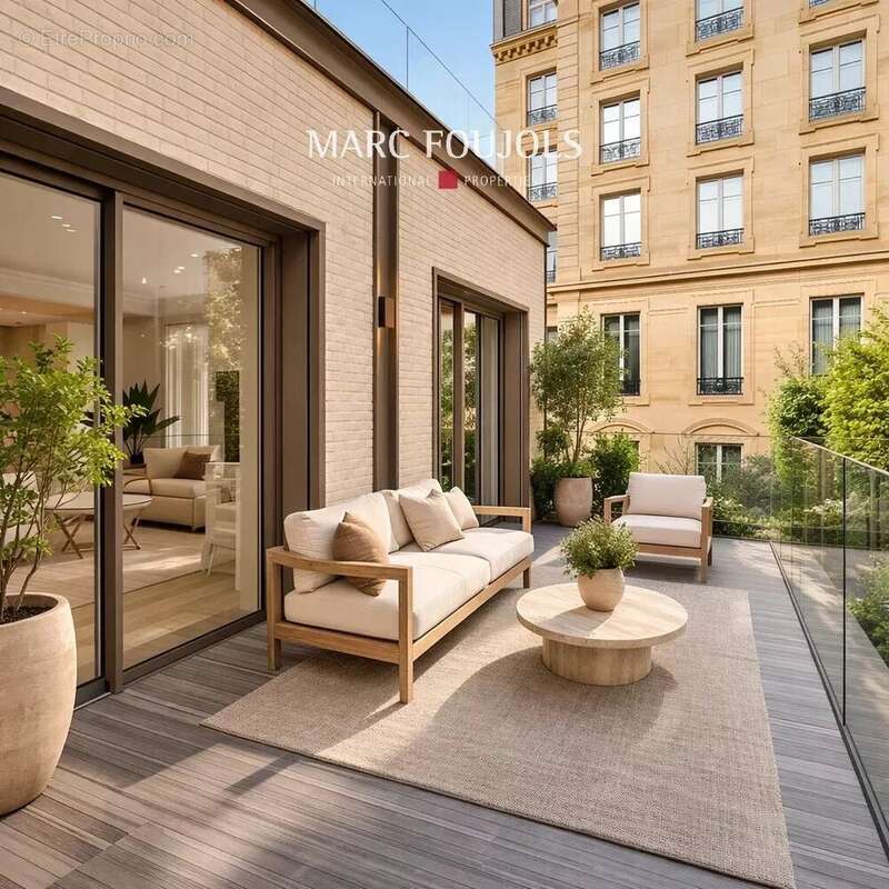 Appartement à PARIS-8E