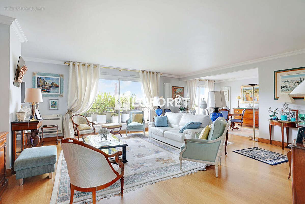 Appartement à LEVALLOIS-PERRET