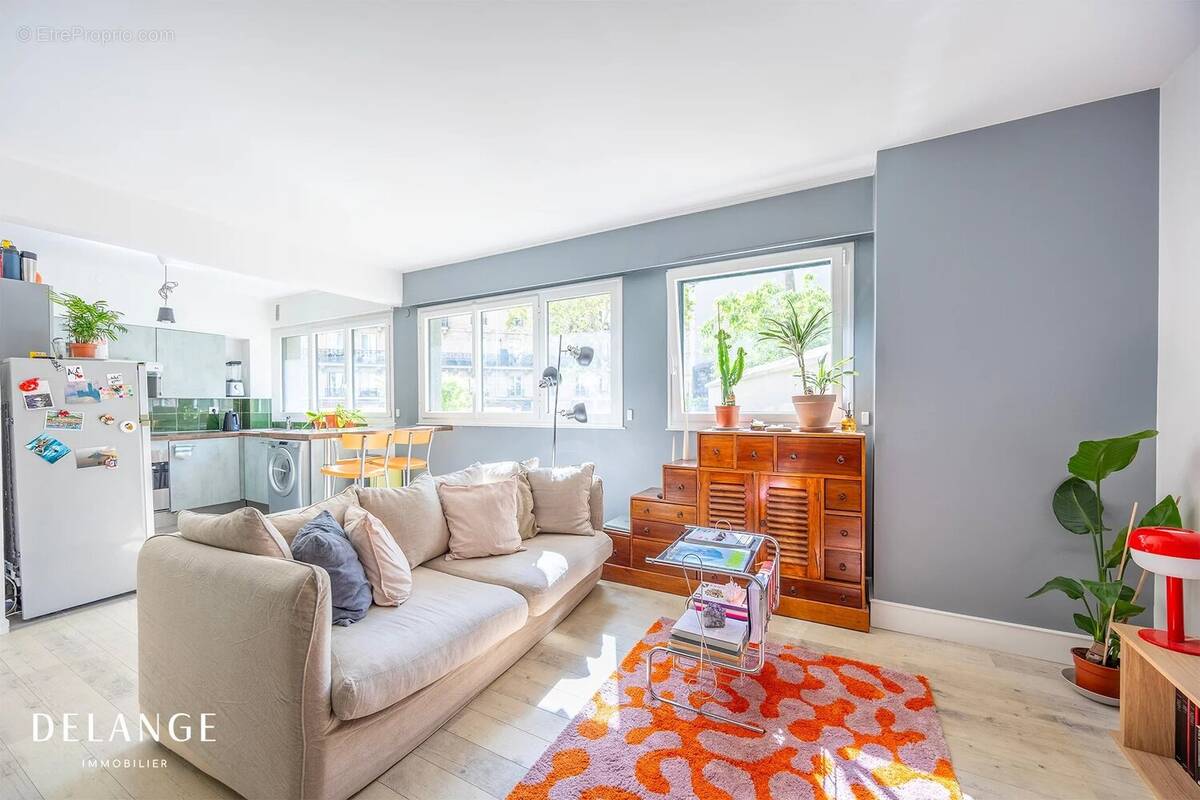 Appartement à PARIS-16E