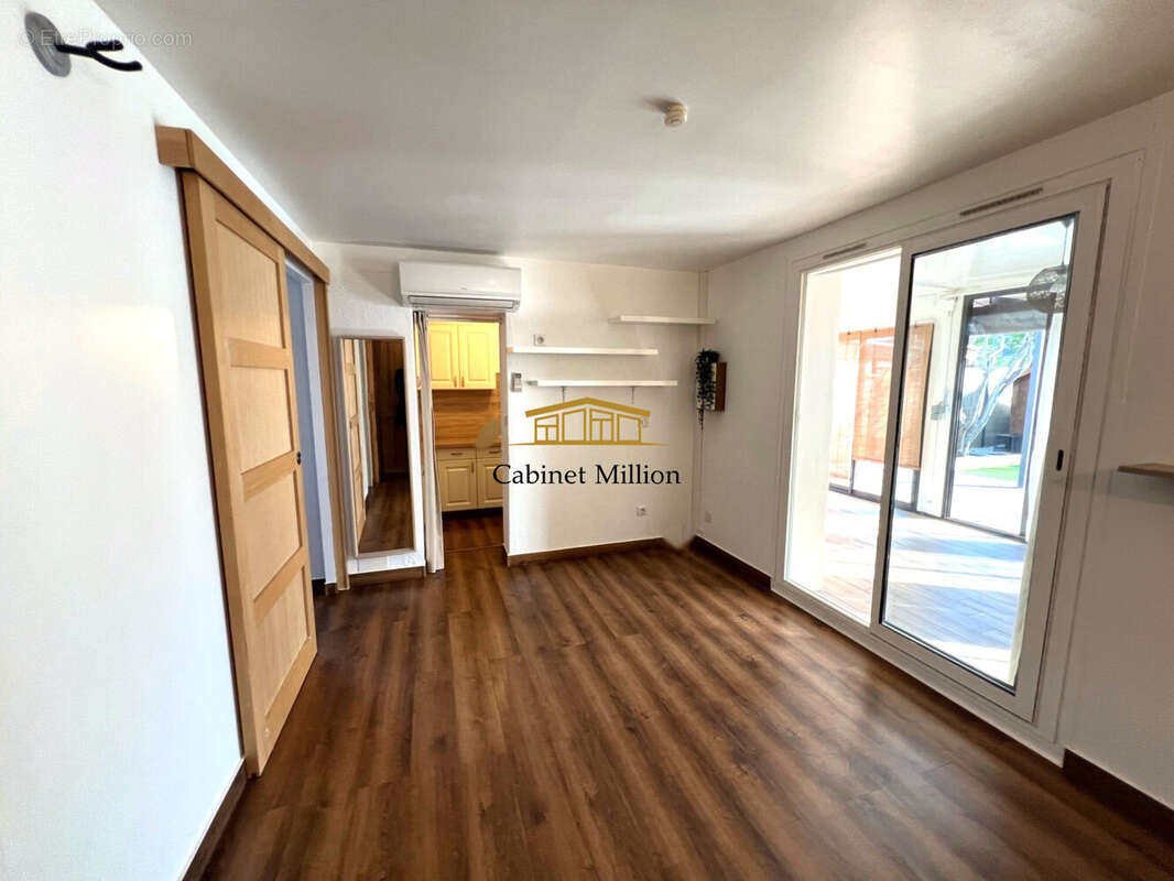 Maison à VIC-LA-GARDIOLE