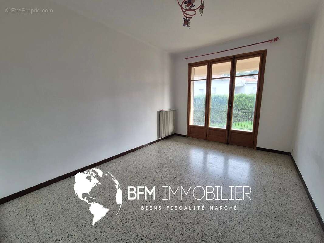 Appartement à SIMIANE-COLLONGUE