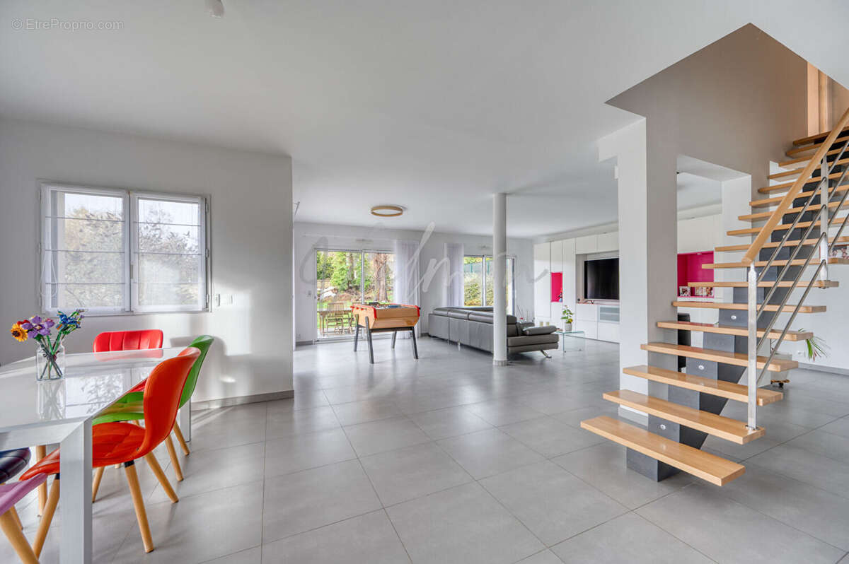 Maison à CRESPIERES