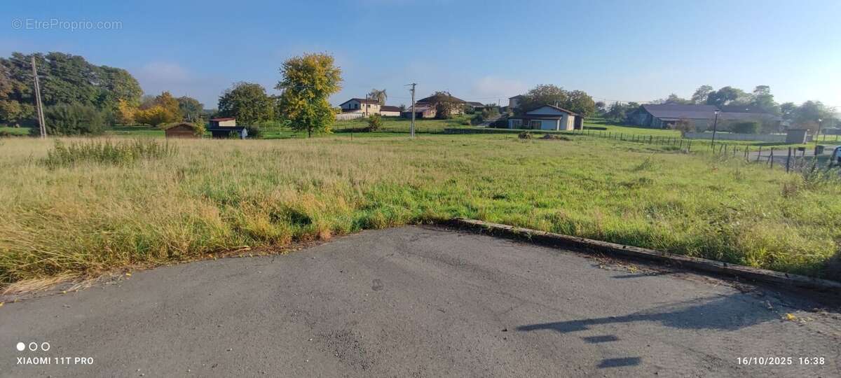 Terrain à CHANOZ-CHATENAY