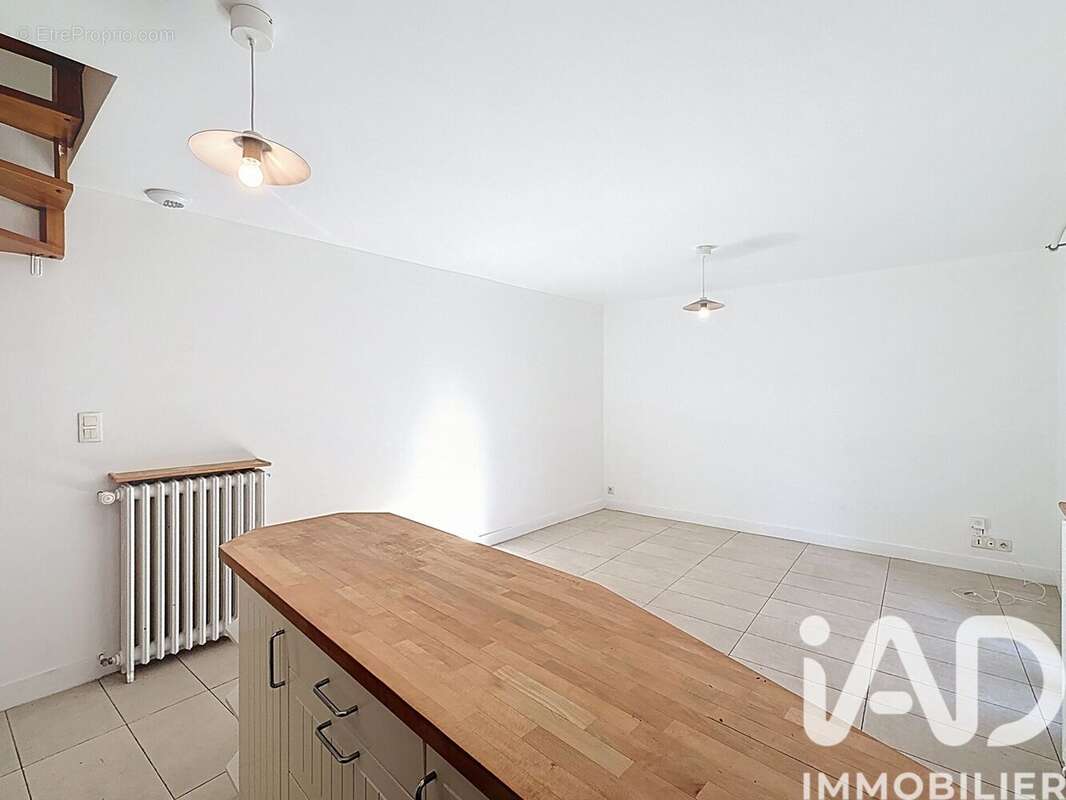 Photo 8 - Appartement à LE MESNIL-LE-ROI