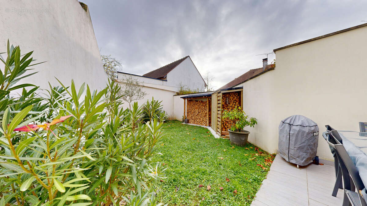 Maison à NEAUPHLE-LE-CHATEAU