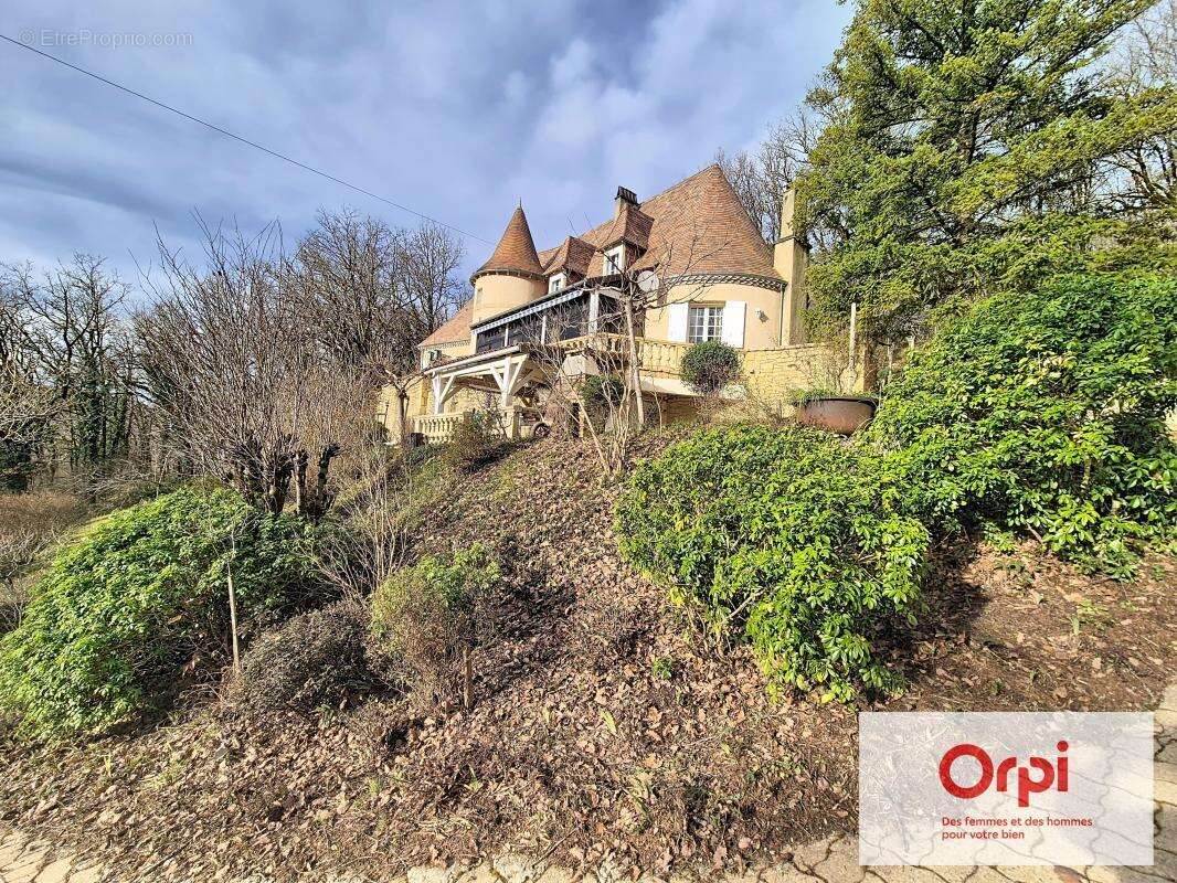 Maison à CONDAT-SUR-VEZERE