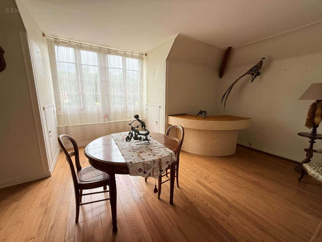 Authentique maison en pierre avec 4 chambres, dépendances et terrain de 2 207 m2 - photo 10