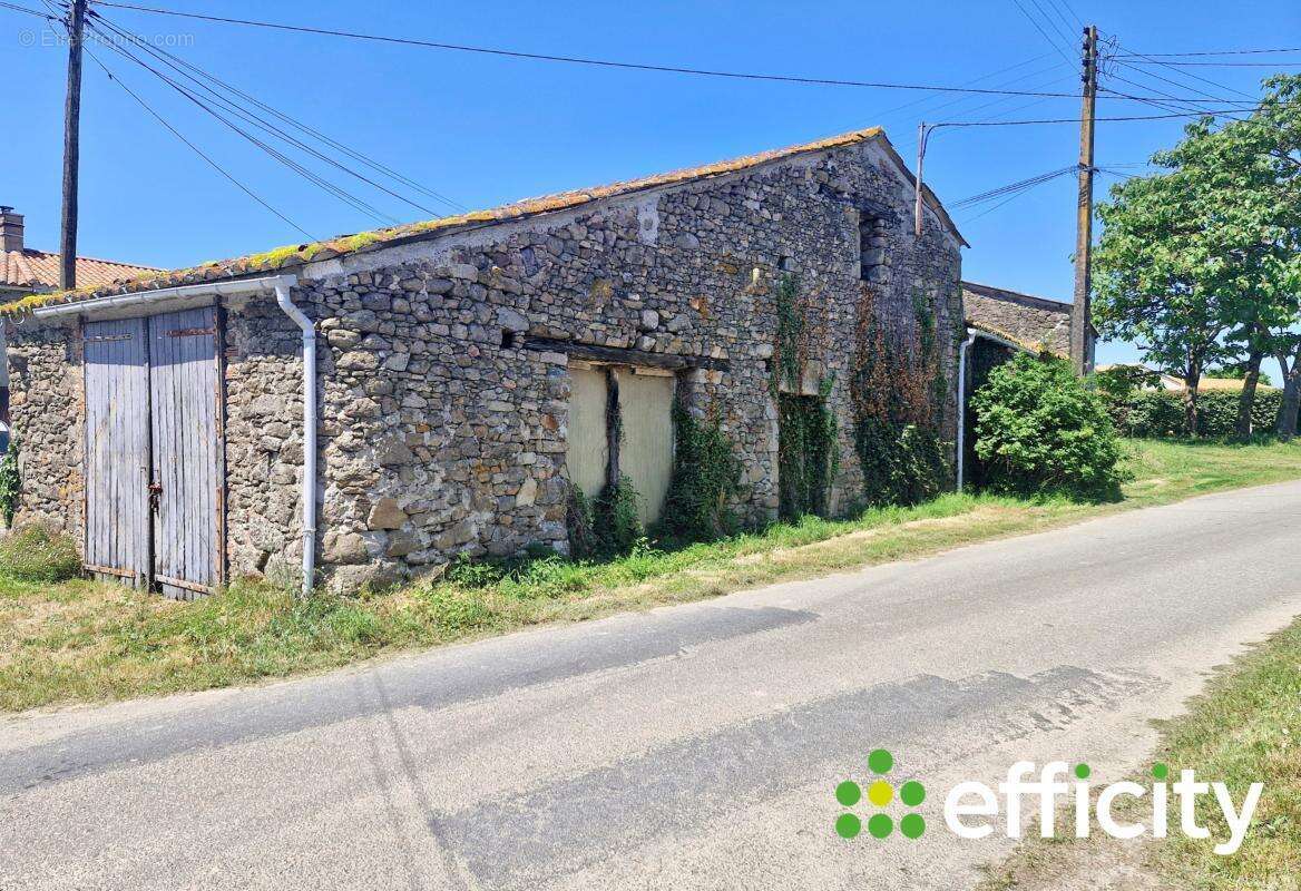 Maison à SAINT-GEORGES-DE-POINTINDOUX