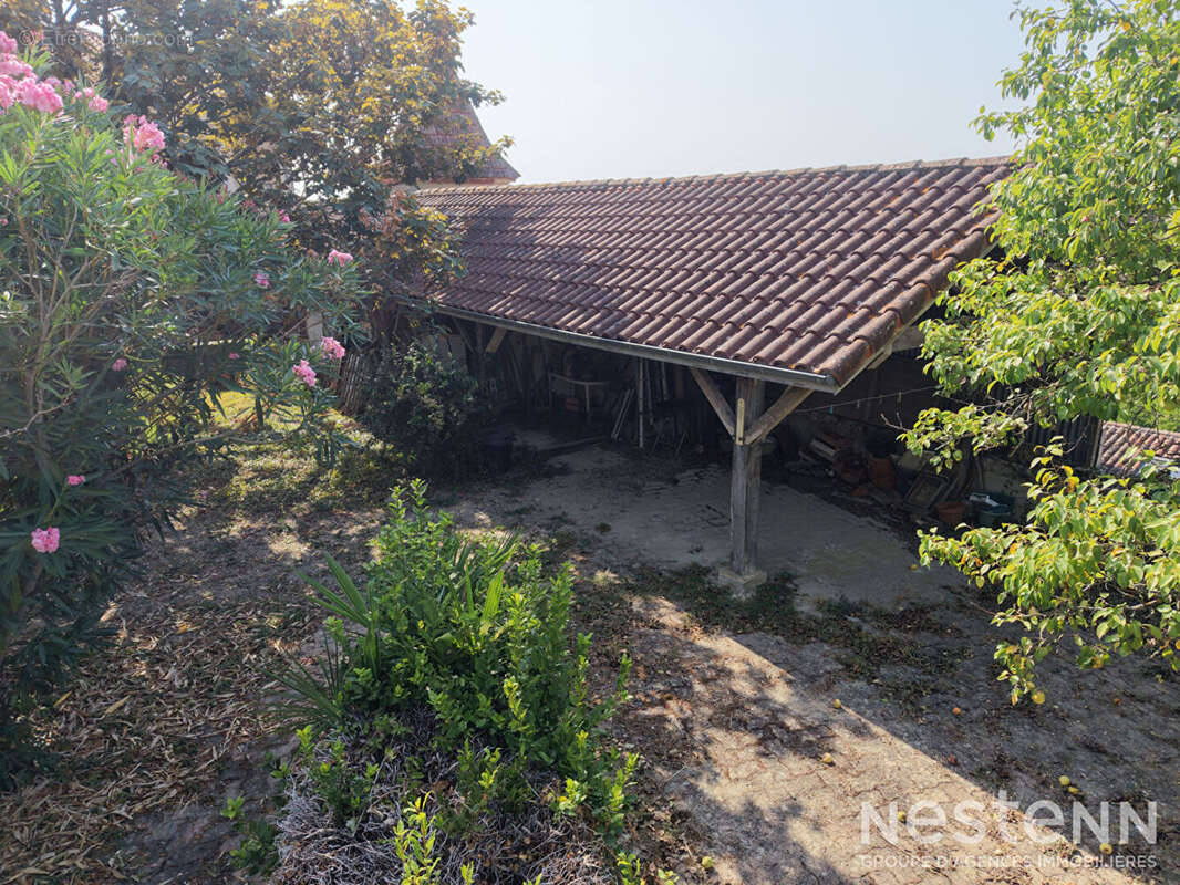À Vendre Maison en pierre avec jardin, puits et dépendances au coeur du village de Saint-Puy - photo 5