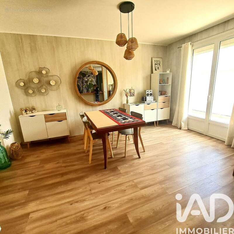 Photo 2 - Maison à SURGERES