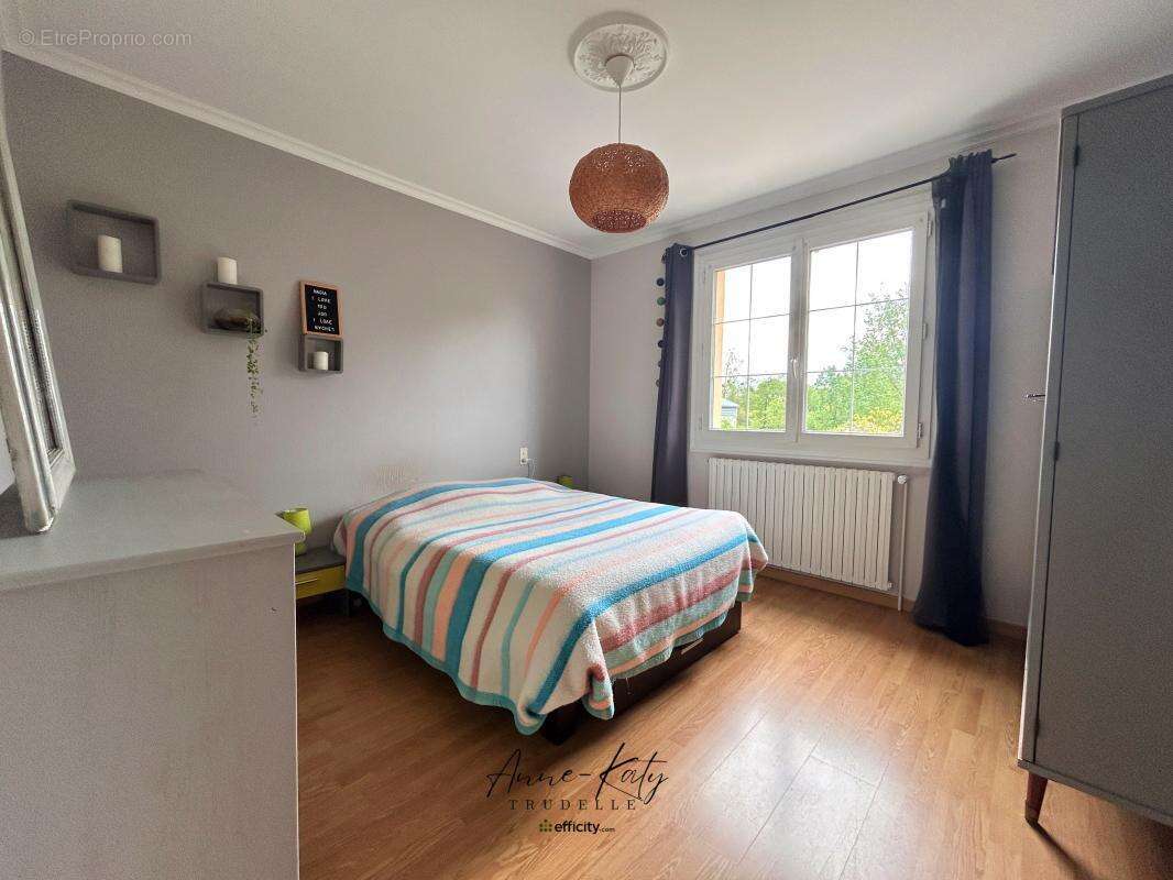 Maison à SAINT-GEORGES-DE-POINTINDOUX