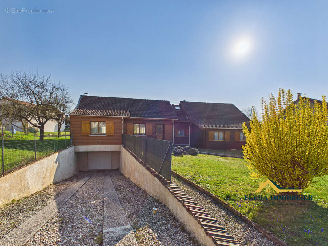 Maison à CHAUDENEY-SUR-MOSELLE