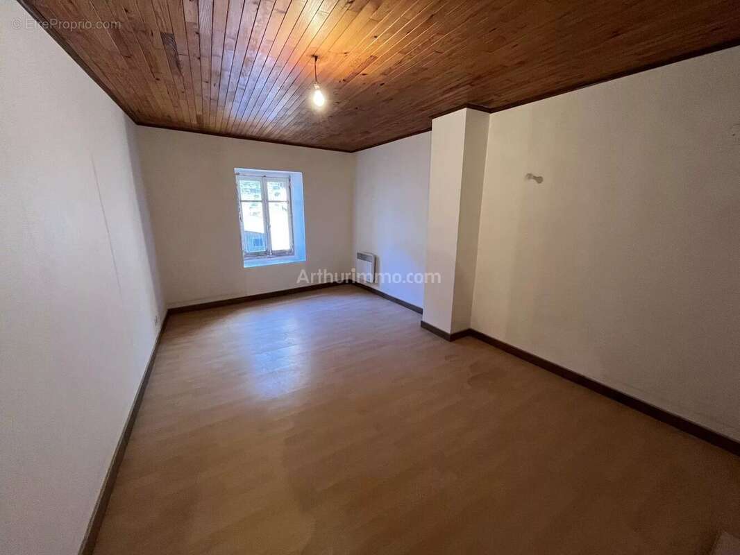 Maison à CHAMPAGNE-EN-VALROMEY