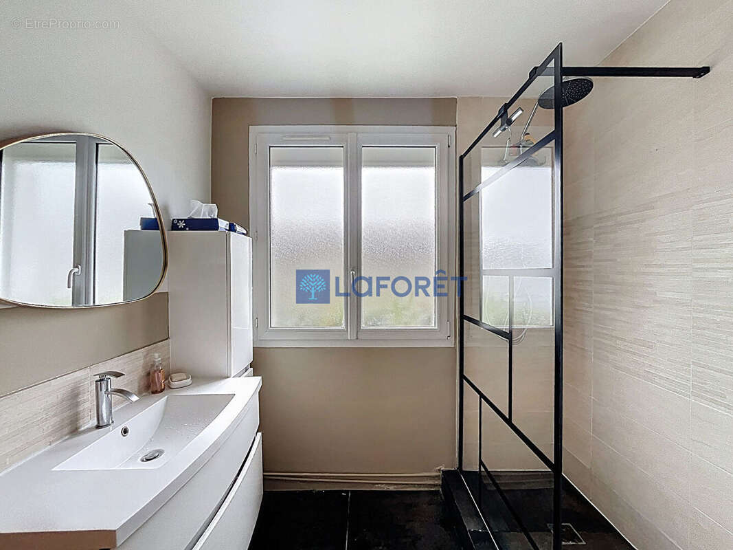 Maison à SAINT-PIERRE-DU-PERRAY