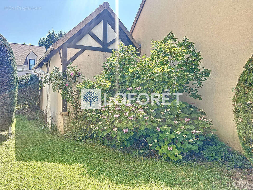 Maison à SAINT-NOM-LA-BRETECHE