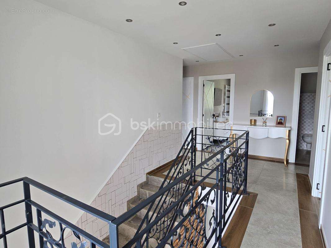 Pavillon contemporain de 2020 – 225 m² – 6 Chambres – DPE A – Saint-Martin-le-Nœud (60000) - photo 13