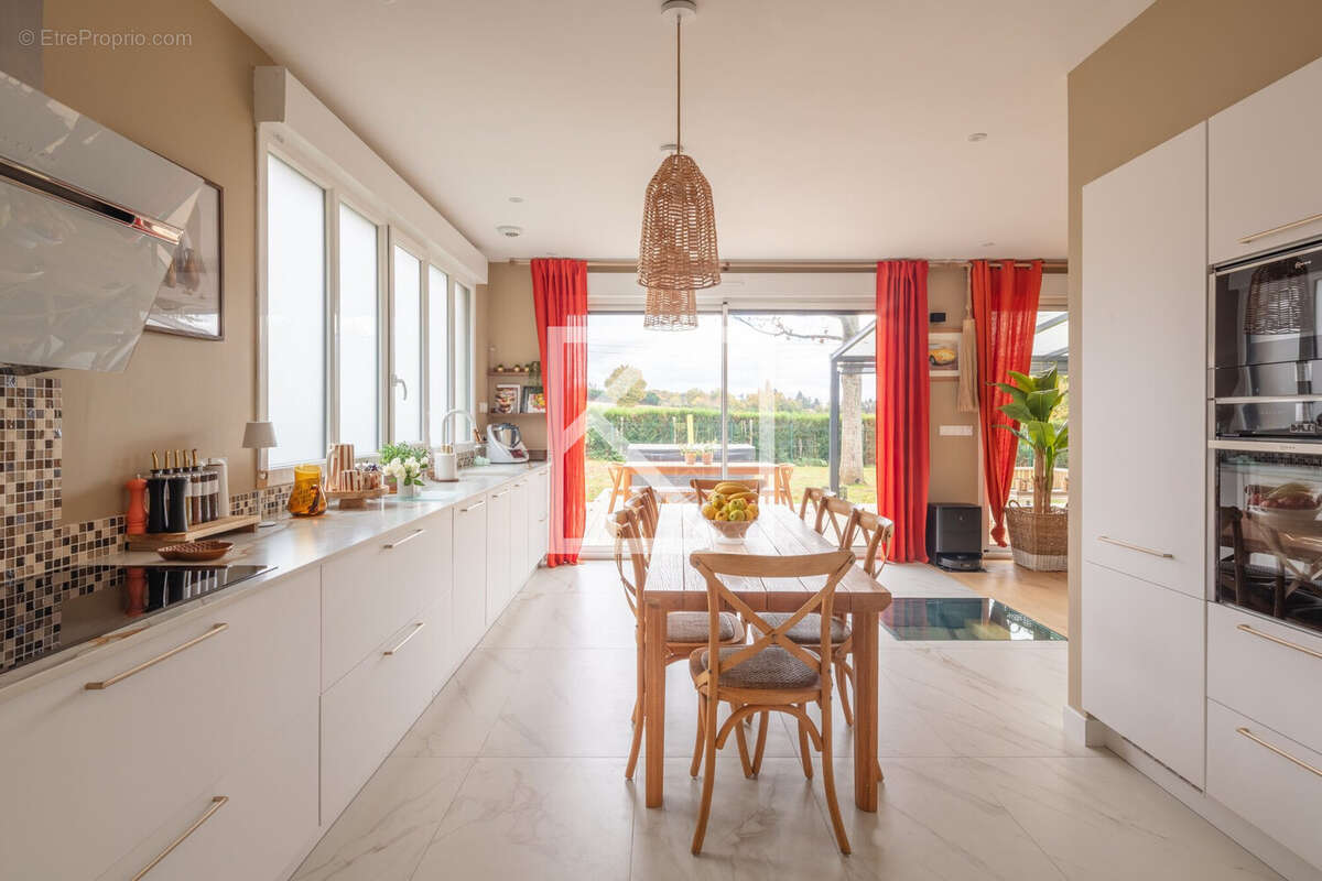 Maison à YVRE-L&#039;EVEQUE