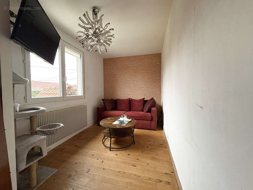 Maison à BUSSUS-BUSSUEL