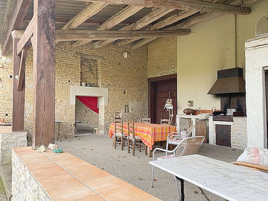 Maison à SAINT-SAUVEUR-D'AUNIS
