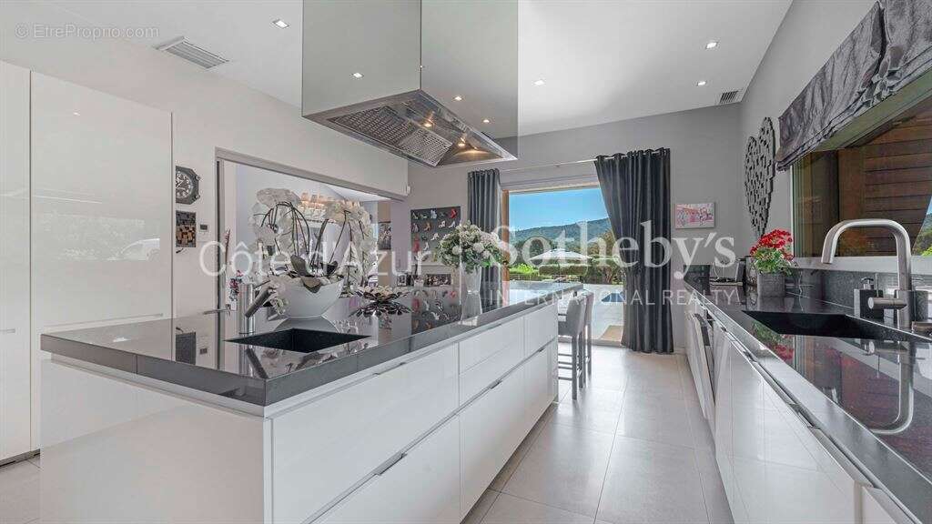 Maison à PLAN-DE-LA-TOUR