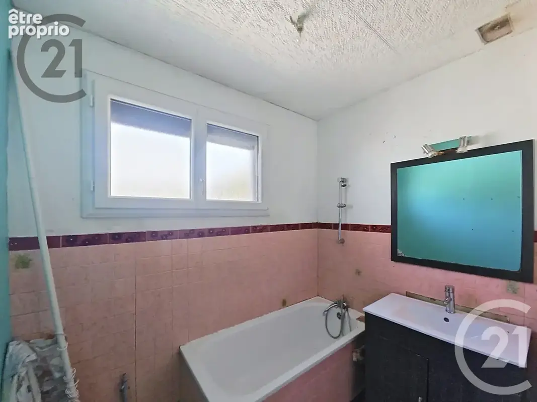 Maison 87 m² à Saint-Just-Sauvage  - photo 11