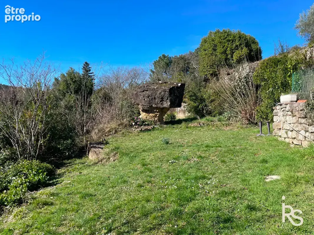Un ensemble de deux maisons en pierre A RENOVER de 221 m2, 8,78 ha de terrain dont 3440 m2 proche. - photo 17
