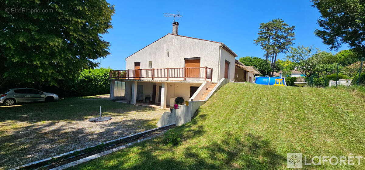 Maison à SAINTES