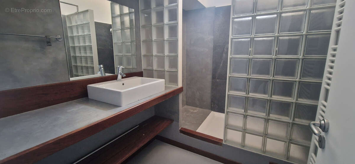 Appartement à MARSEILLE-1E