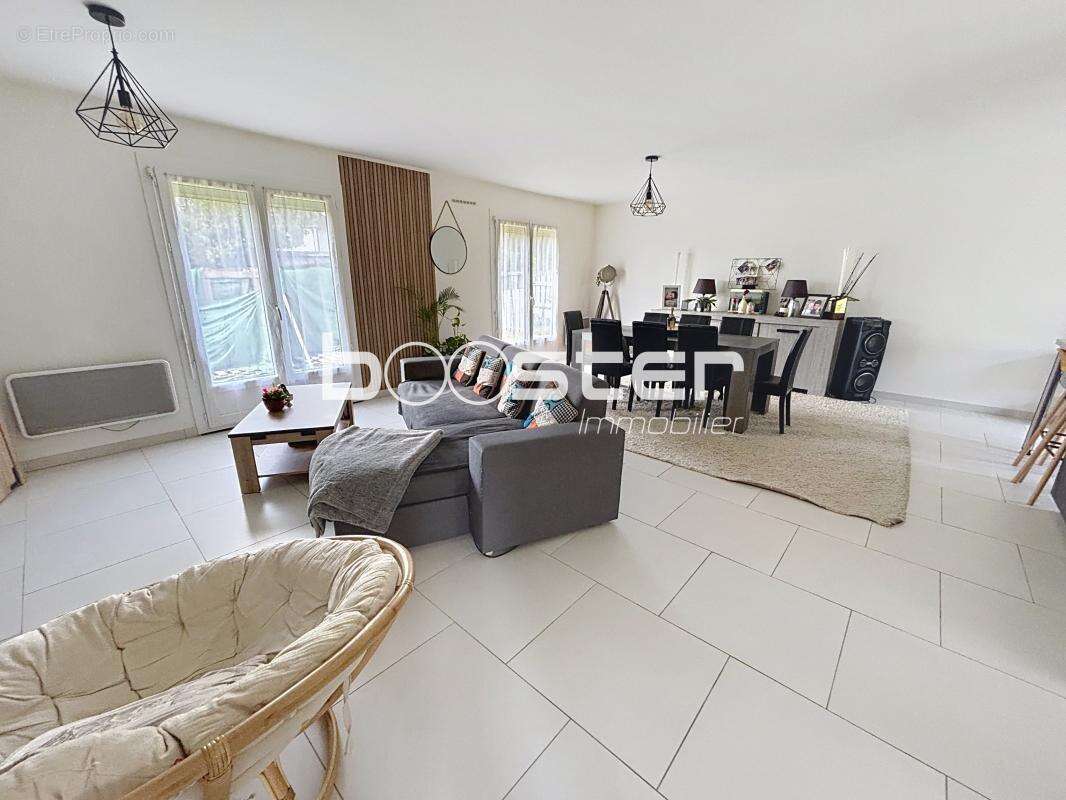 Maison à SAINT-YRIEIX-LA-PERCHE