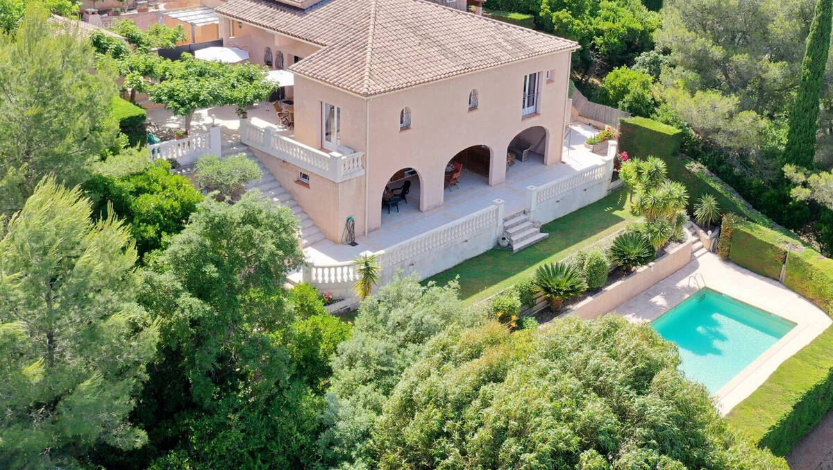 Maison à CARQUEIRANNE