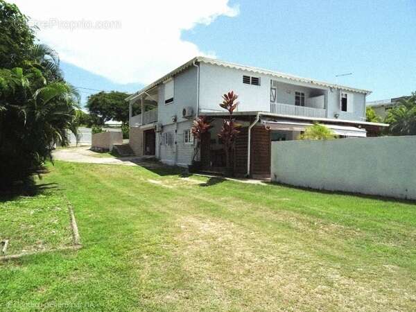 Maison quasi autonome ideale famille + appartement sur St François 779000 euros - photo 5