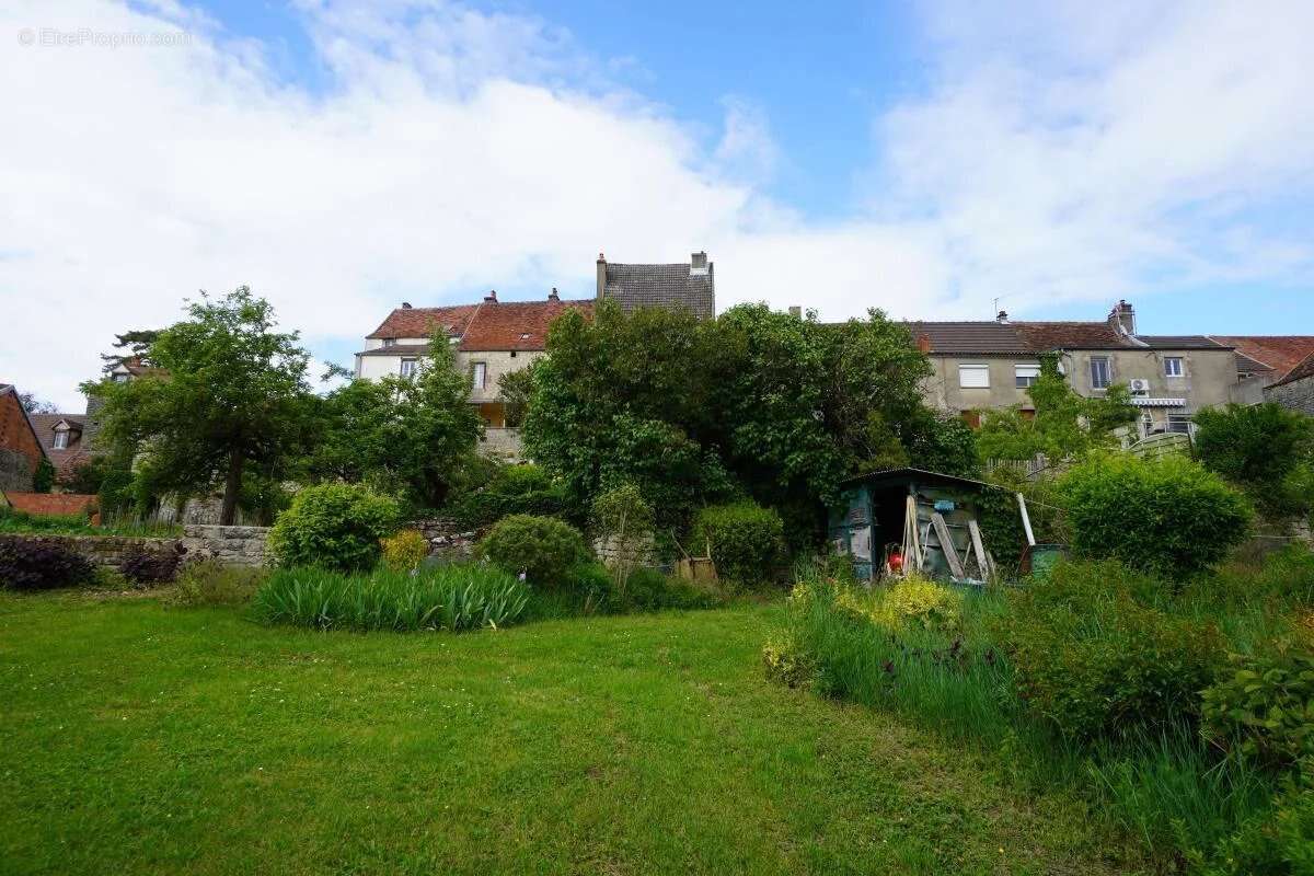 Maison à ALISE-SAINTE-REINE
