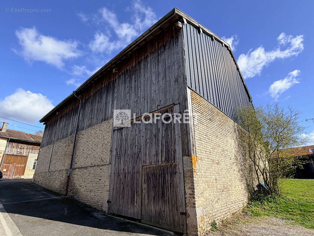 Maison à LA NEUVILLE-AU-PONT