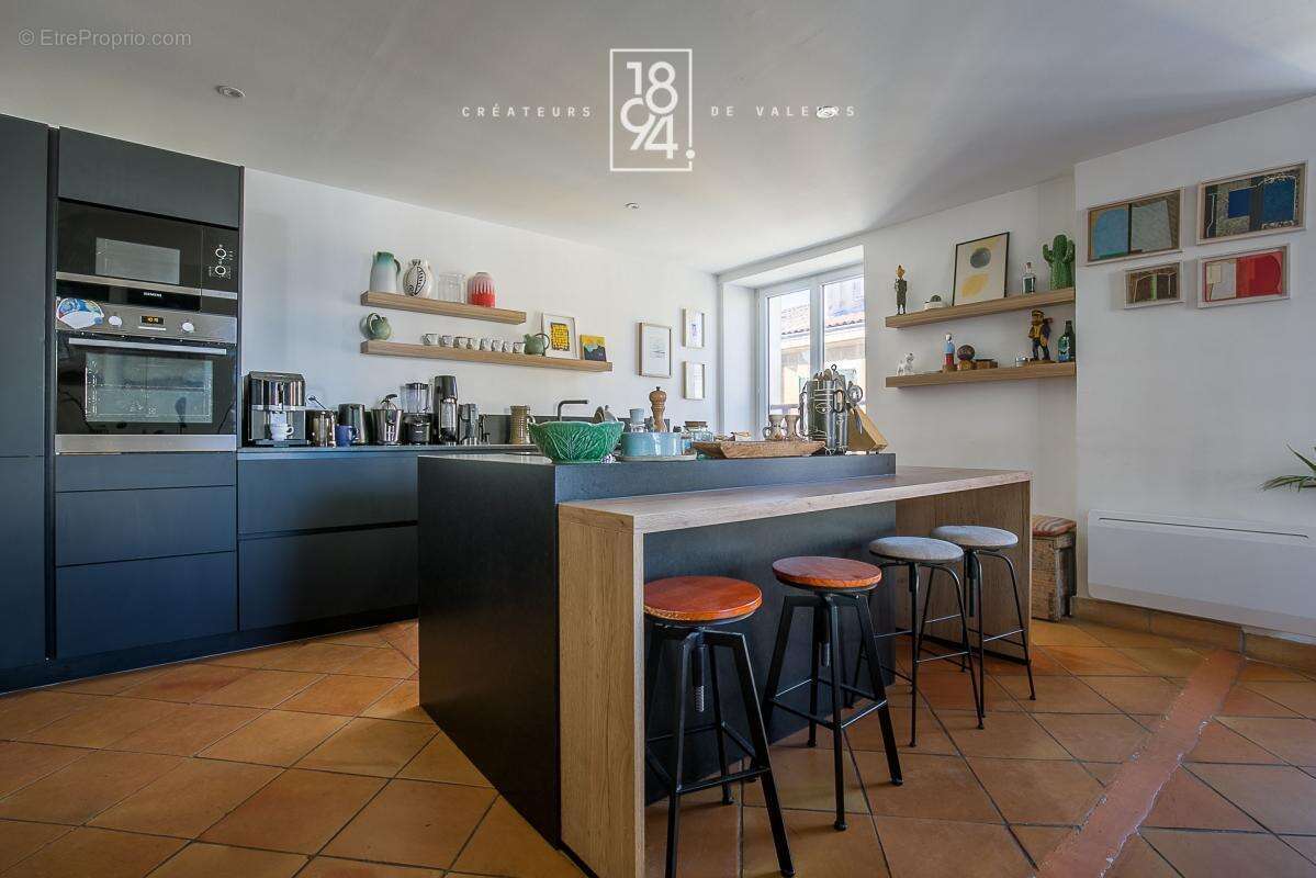 Appartement à MARSEILLE-1E