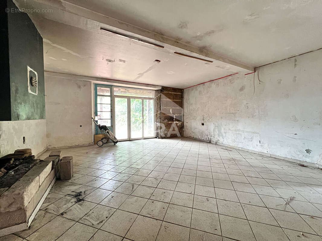 Maison 253 m2 centre village - photo 3