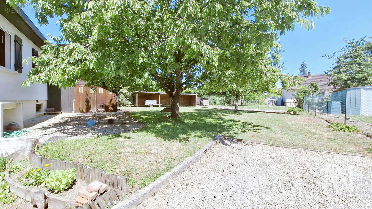 Cadre résidentiel recherché pour cette maison familiale pleine de charme - photo 29