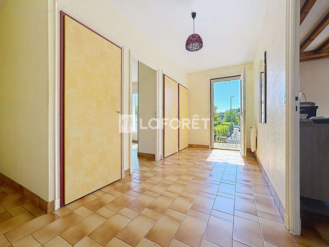 Maison familiale de 123 m² avec sous-sol complet sur terrain de 905 m² ? Messimy-sur-Saône - photo 8