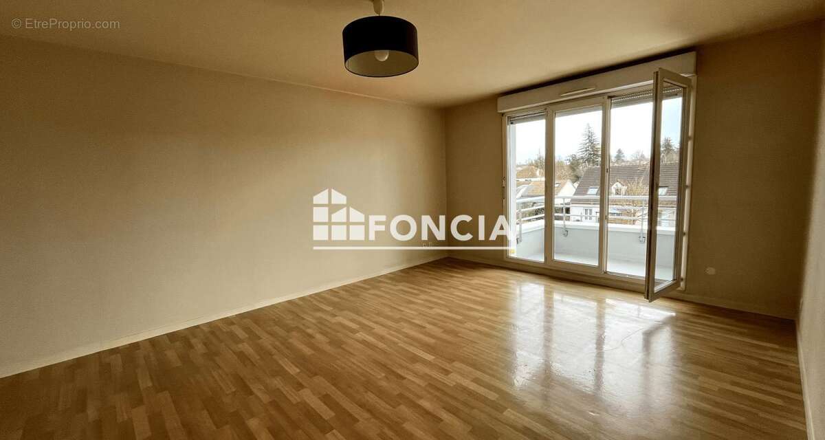 Appartement à SAINT-JEAN-DE-LA-RUELLE