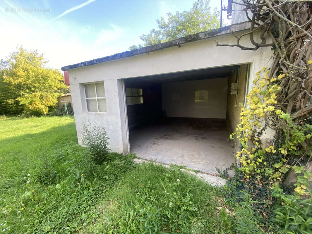 Maison à NEUVILLE-SUR-SAONE