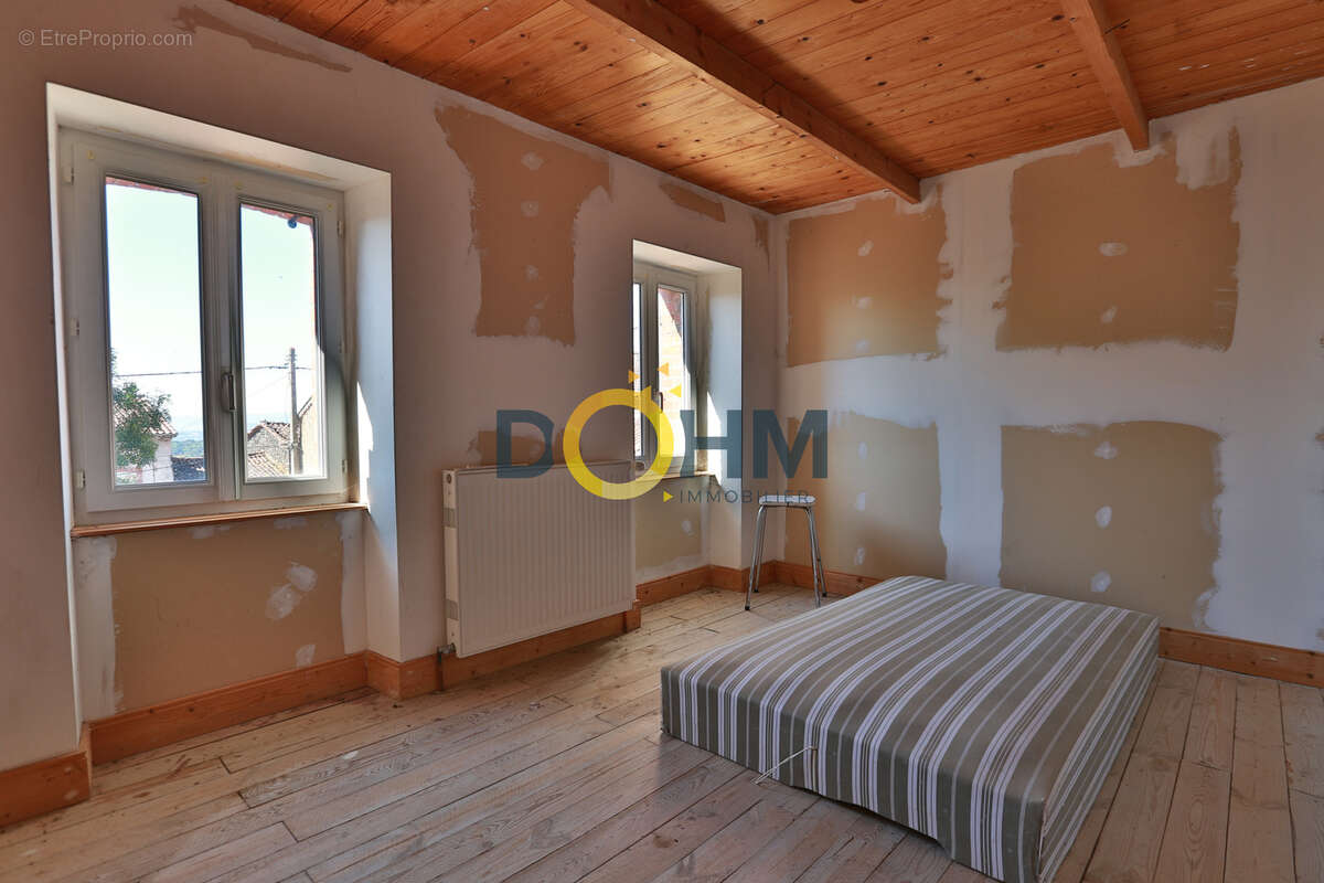 Maison à FRUGIERES-LE-PIN