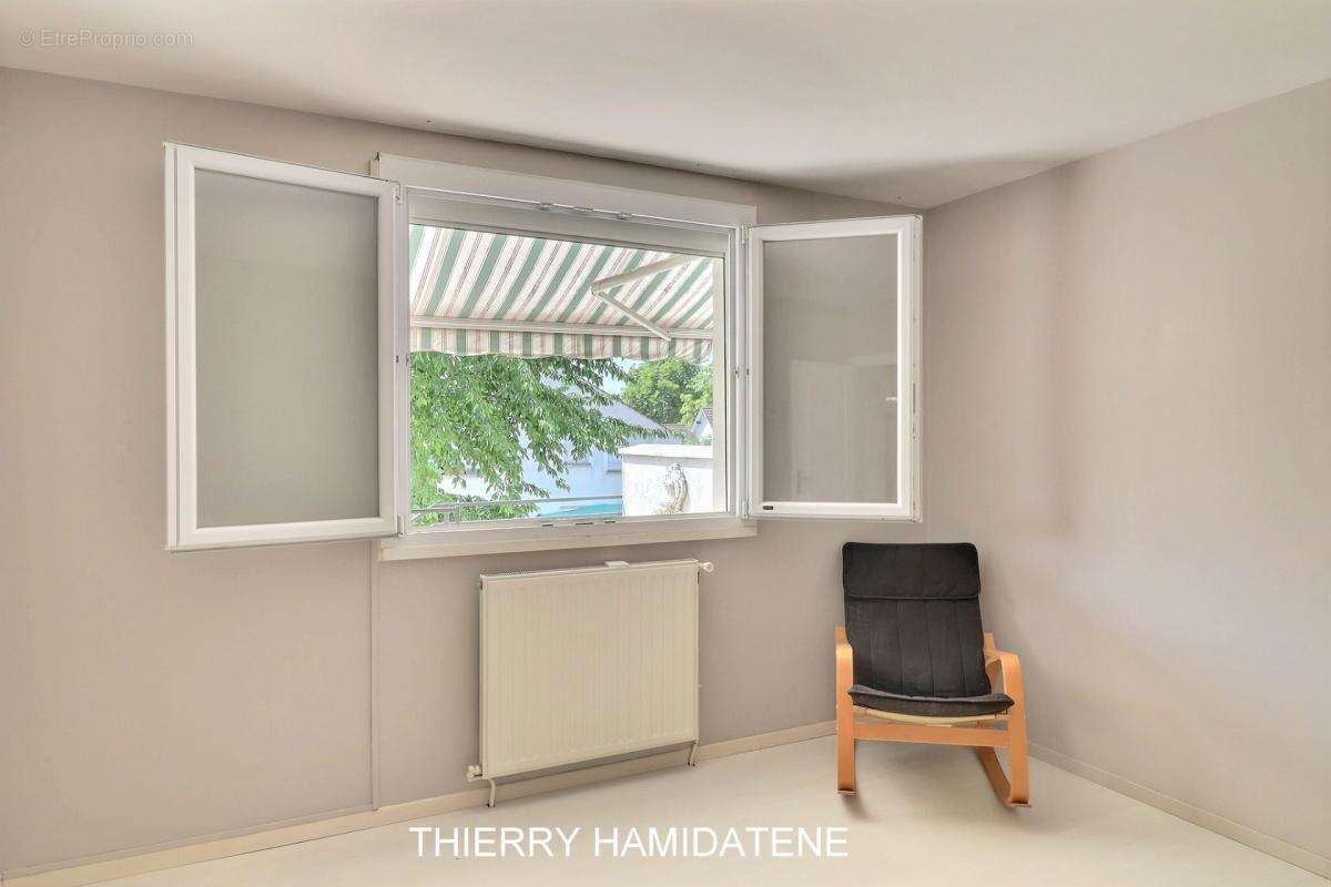 Secteur colonie 12mn a pied de la gare magnifique maison renovee de  156m2 6 pieces 4 chambres s/sol total  jardin fruitier espo - photo 9