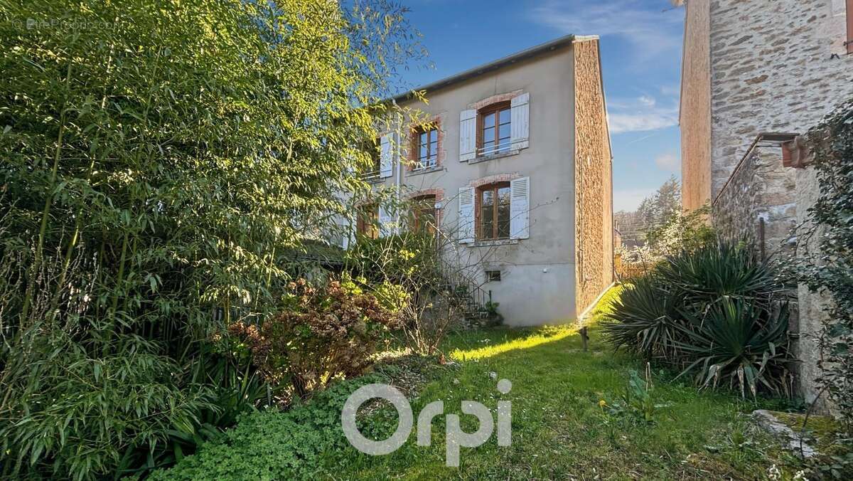 Maison à SAINT-SULPICE-LAURIERE