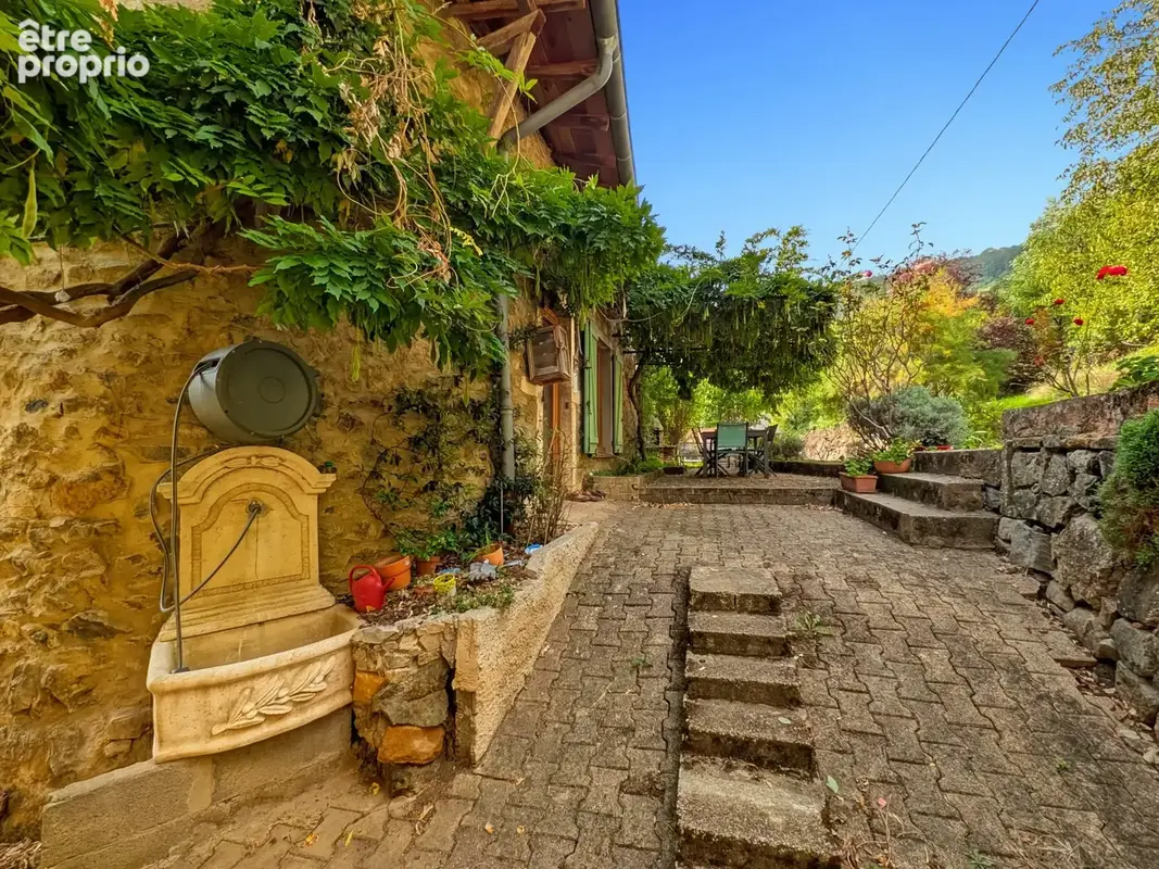 Maison 530 m² à Vaux-En-Beaujolais  - photo 5