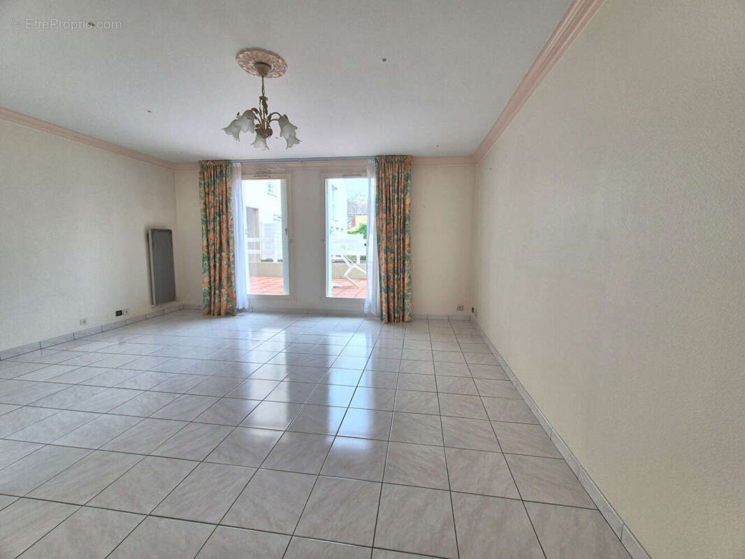 Appartement à MONTIGNY-LE-BRETONNEUX