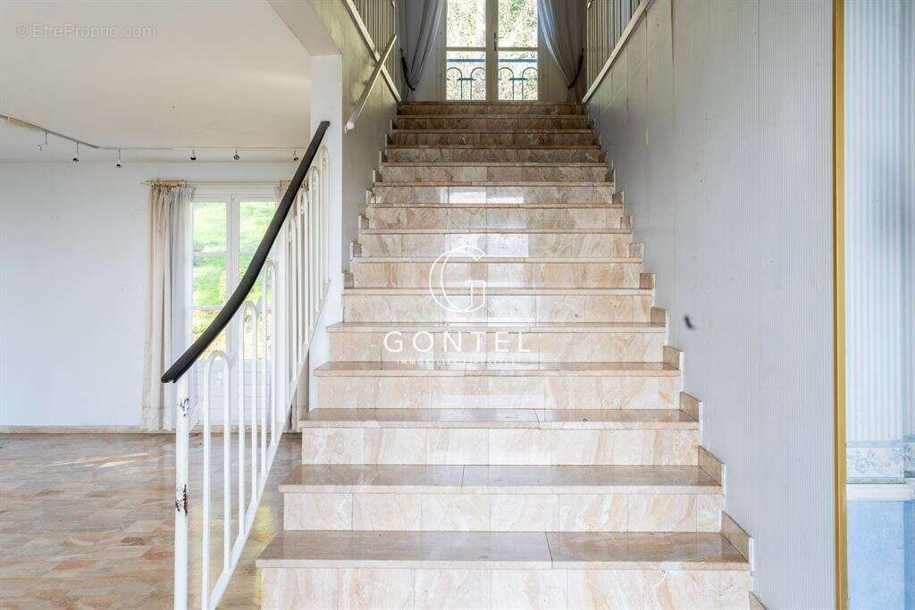 Maison à SAINT-CYR-AU-MONT-D'OR